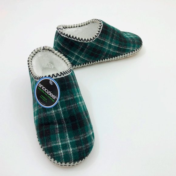 NWT Snoozies Women's Cabin Bootie Green Plaid Slippers Medium 7/8 - Picture 1 of 6